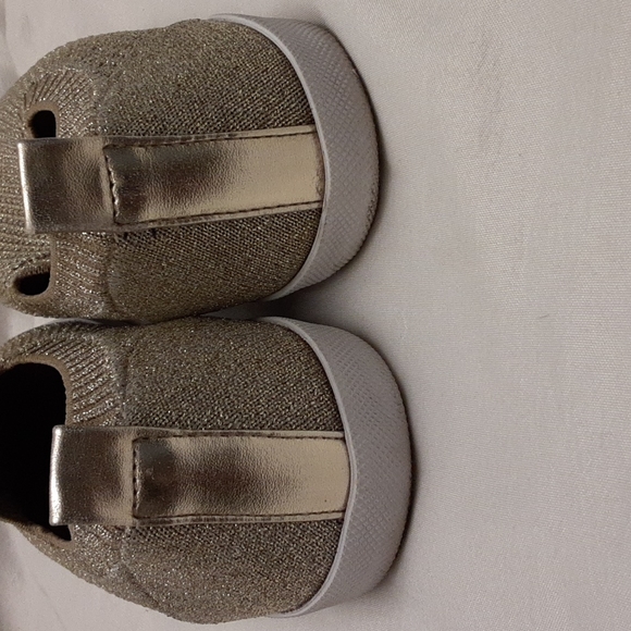 Nautica size 6.5 women's gold metallic slip on sneaker. - Picture 6 of 14